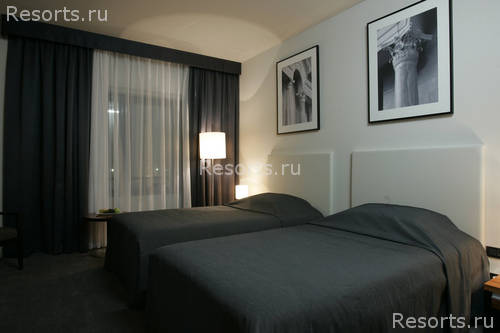 Atrium Hotel 8